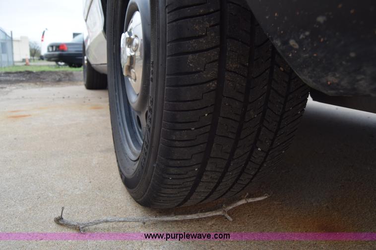 image for item L3754 2011 Ford Crown Victoria Police Interceptor