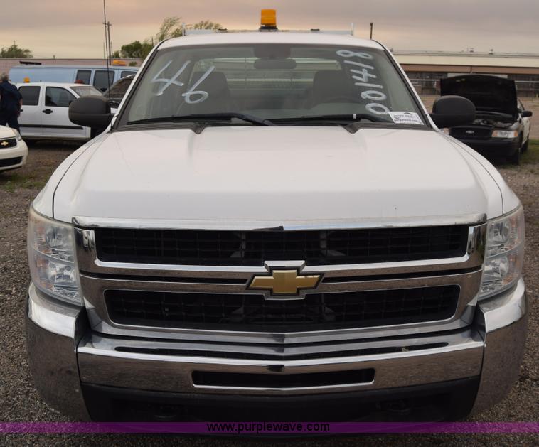 image for item L3757 2007 Chevrolet Silverado 2500HD Crew Cab pickup truck
