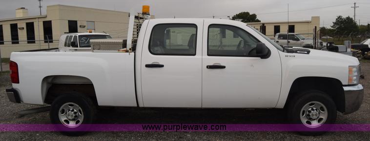 image for item L3757 2007 Chevrolet Silverado 2500HD Crew Cab pickup truck