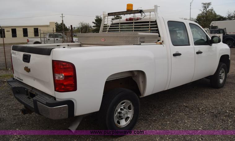 image for item L3757 2007 Chevrolet Silverado 2500HD Crew Cab pickup truck