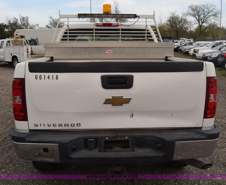 image for item L3757 2007 Chevrolet Silverado 2500HD Crew Cab pickup truck