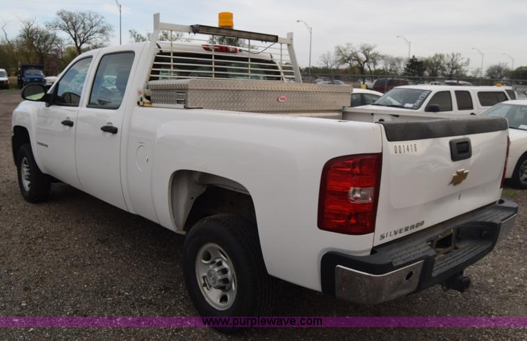 image for item L3757 2007 Chevrolet Silverado 2500HD Crew Cab pickup truck