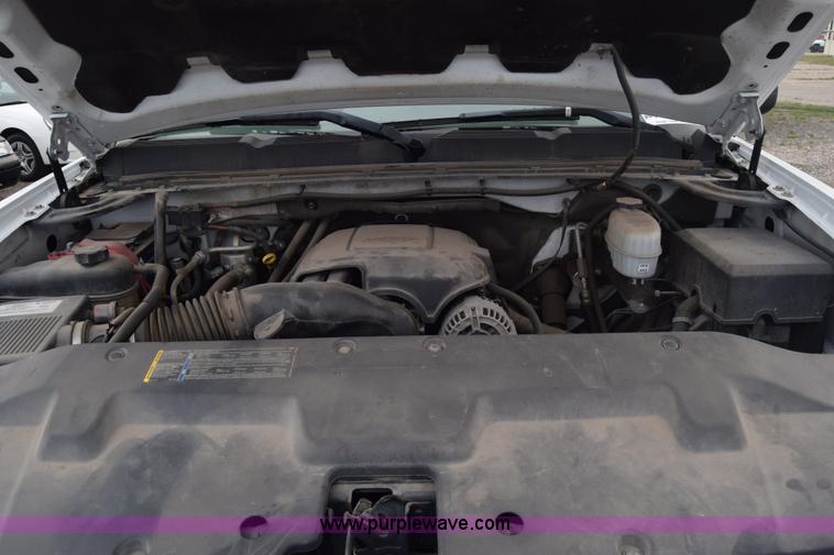 image for item L3757 2007 Chevrolet Silverado 2500HD Crew Cab pickup truck