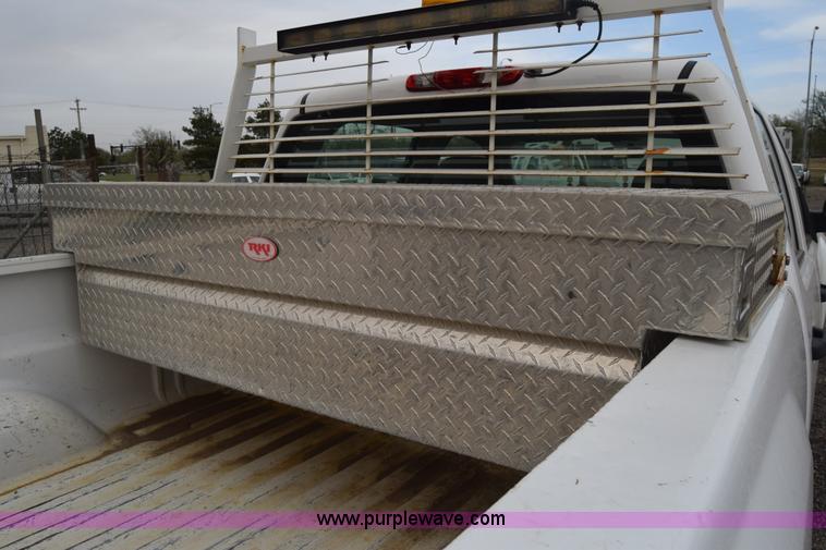 image for item L3757 2007 Chevrolet Silverado 2500HD Crew Cab pickup truck