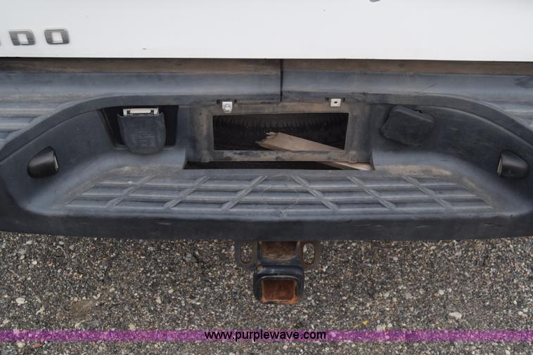 image for item L3757 2007 Chevrolet Silverado 2500HD Crew Cab pickup truck