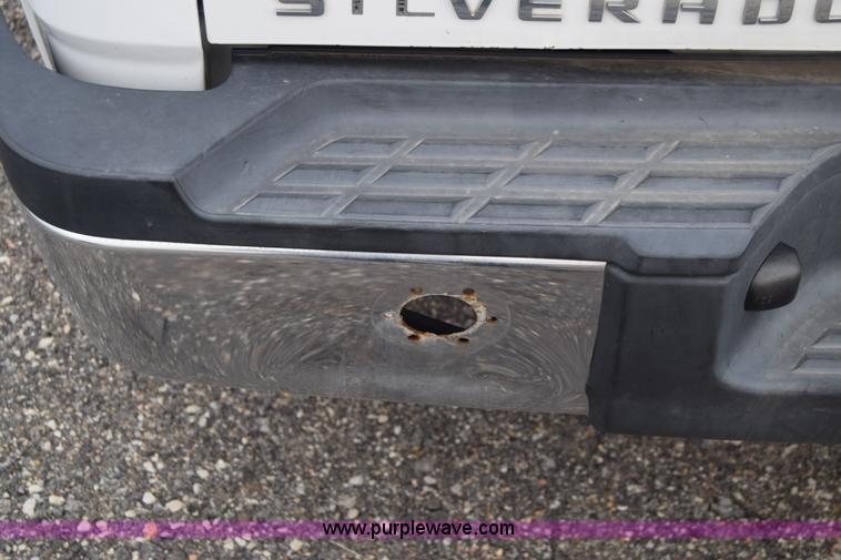 image for item L3757 2007 Chevrolet Silverado 2500HD Crew Cab pickup truck