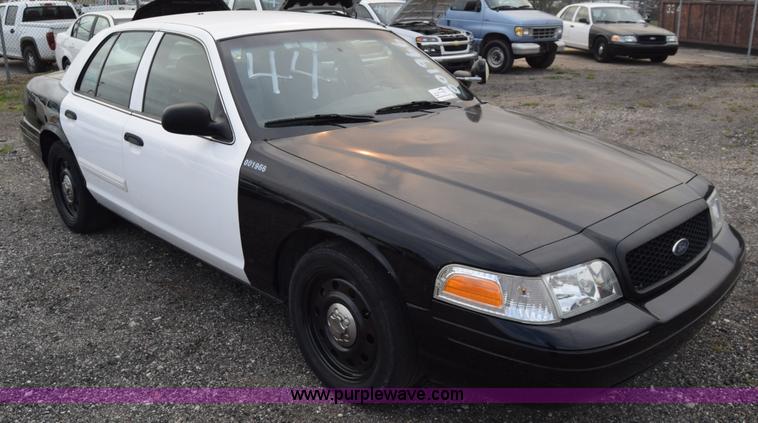 image for item L3759 2009 Ford Crown Victoria Police Interceptor