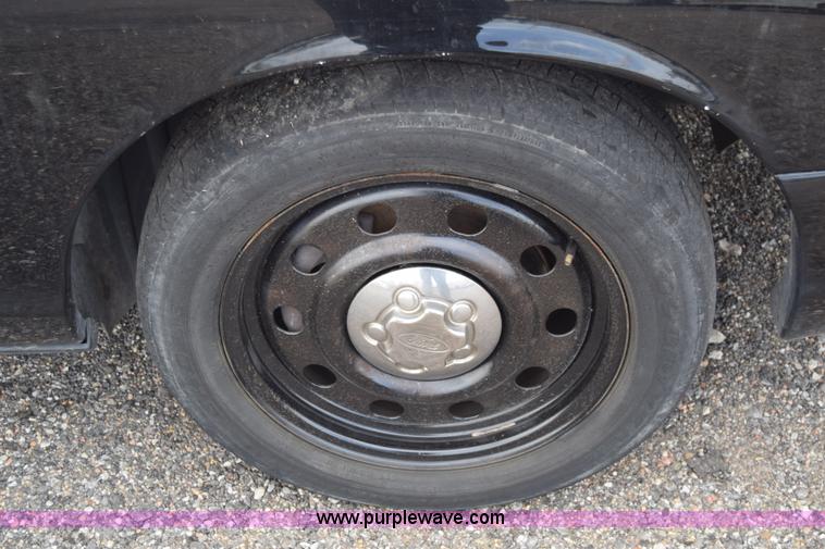 image for item L3759 2009 Ford Crown Victoria Police Interceptor