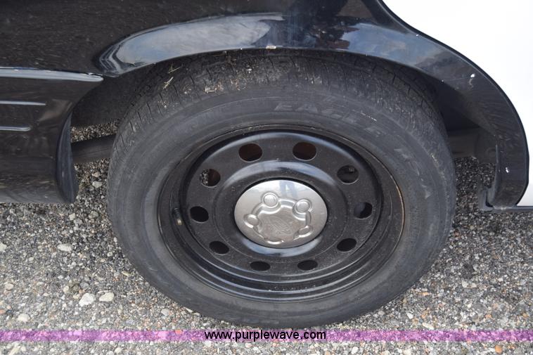 image for item L3759 2009 Ford Crown Victoria Police Interceptor