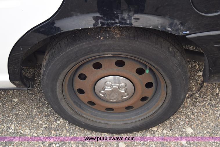 image for item L3759 2009 Ford Crown Victoria Police Interceptor