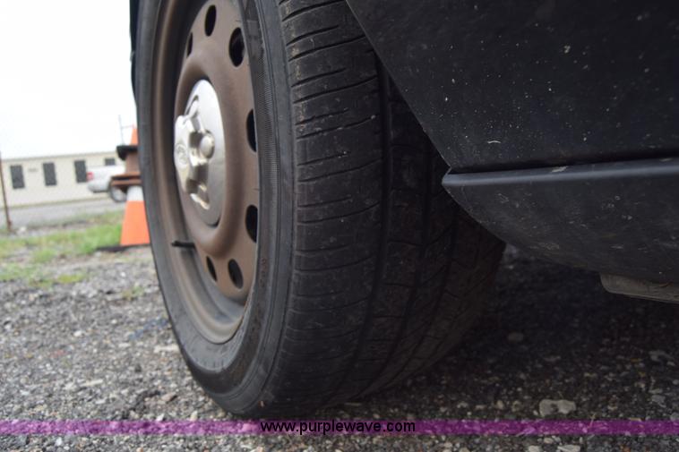 image for item L3759 2009 Ford Crown Victoria Police Interceptor