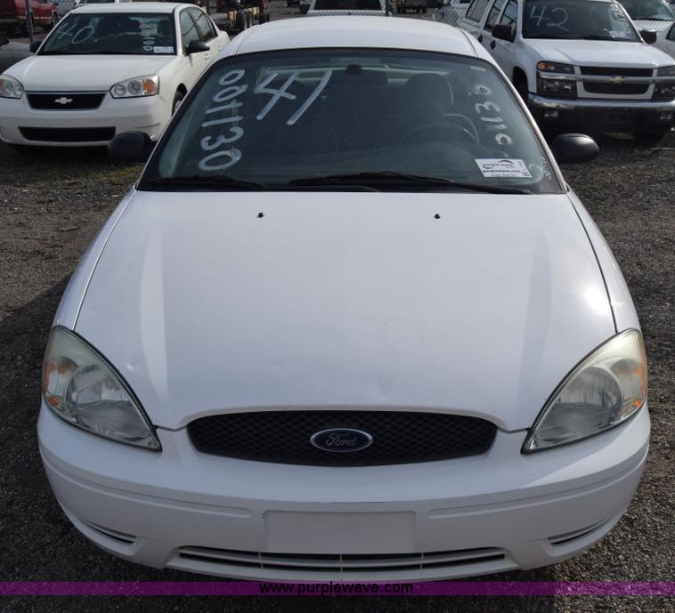 image for item L3762 2006 Ford Taurus SE