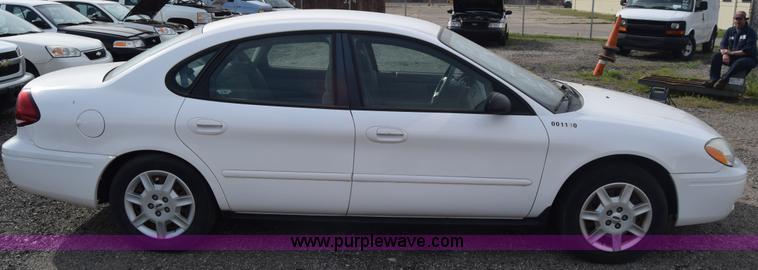 image for item L3762 2006 Ford Taurus SE