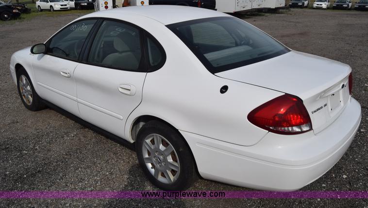 image for item L3762 2006 Ford Taurus SE