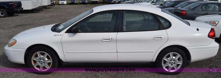 image for item L3762 2006 Ford Taurus SE