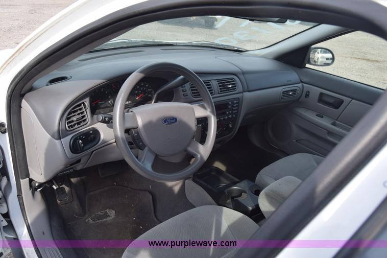 image for item L3762 2006 Ford Taurus SE