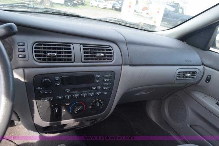 image for item L3762 2006 Ford Taurus SE