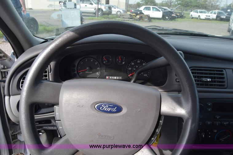 image for item L3762 2006 Ford Taurus SE