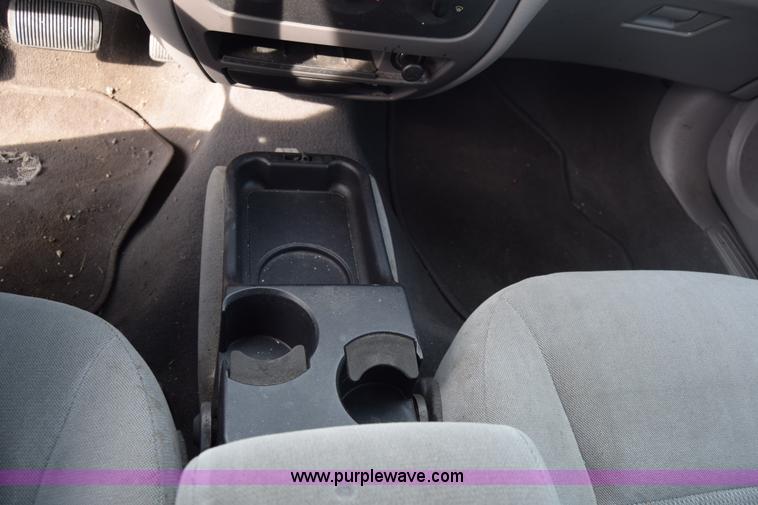 image for item L3762 2006 Ford Taurus SE