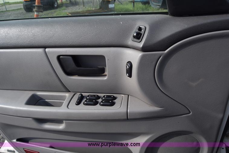 image for item L3762 2006 Ford Taurus SE