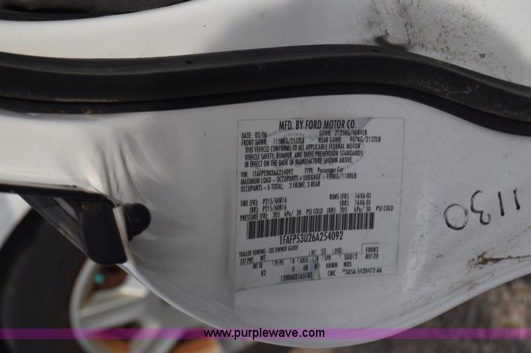 image for item L3762 2006 Ford Taurus SE