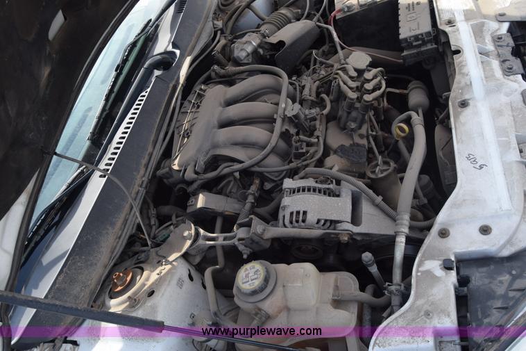 image for item L3762 2006 Ford Taurus SE