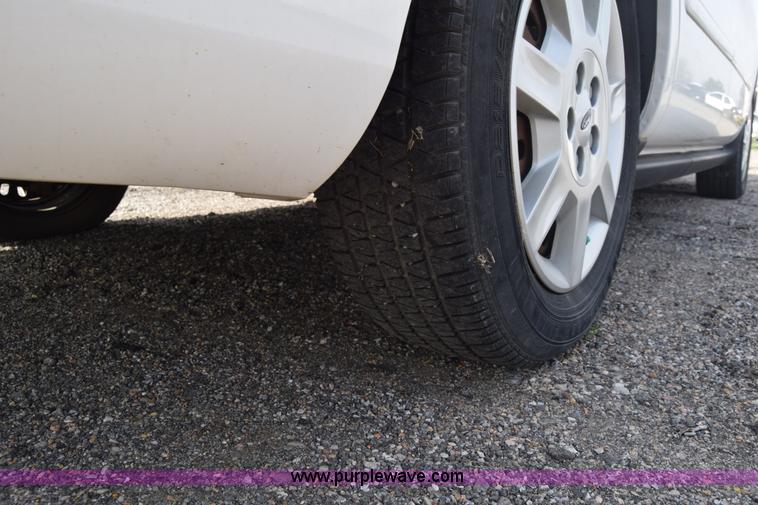 image for item L3762 2006 Ford Taurus SE