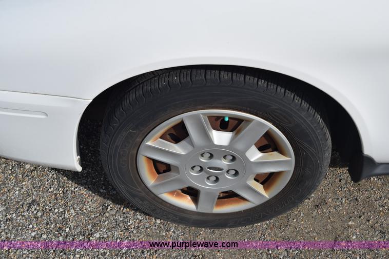 image for item L3762 2006 Ford Taurus SE