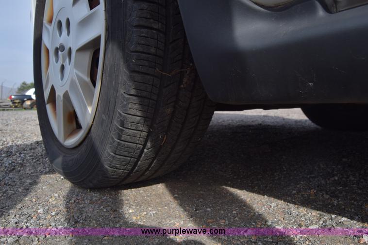 image for item L3762 2006 Ford Taurus SE