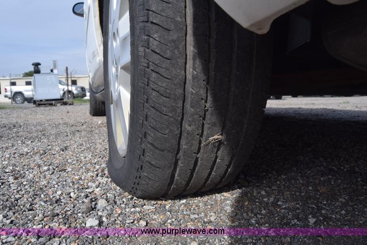 image for item L3762 2006 Ford Taurus SE