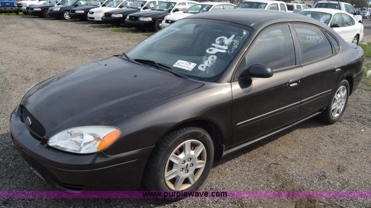 image for item L3766 2006 Ford Taurus SE