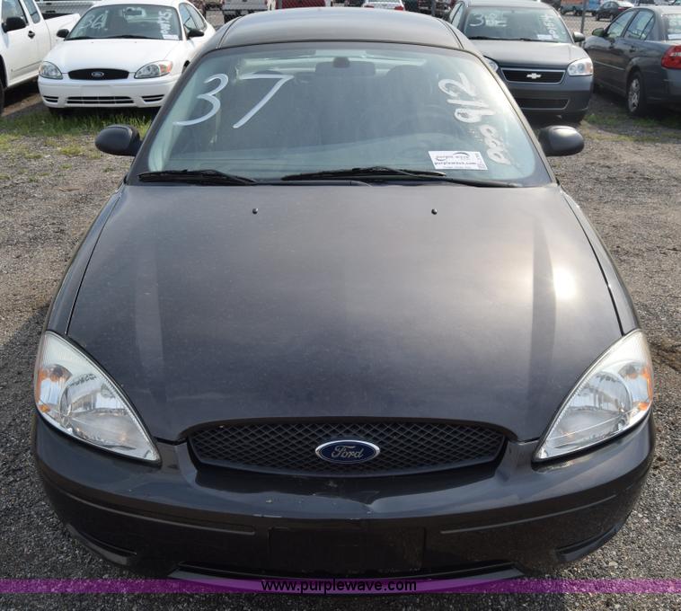 image for item L3766 2006 Ford Taurus SE