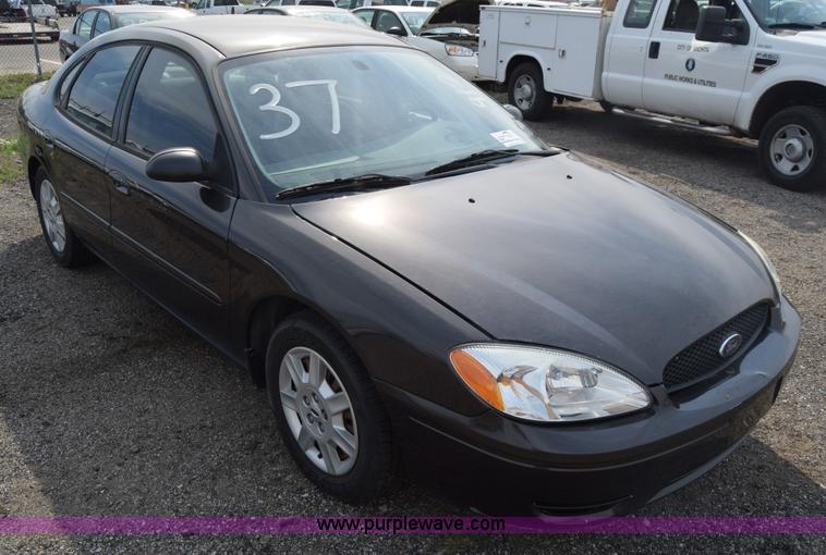 image for item L3766 2006 Ford Taurus SE
