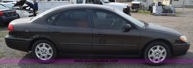 image for item L3766 2006 Ford Taurus SE