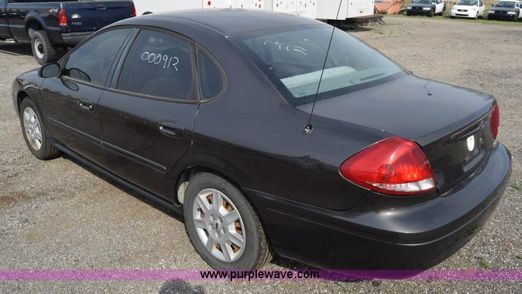image for item L3766 2006 Ford Taurus SE