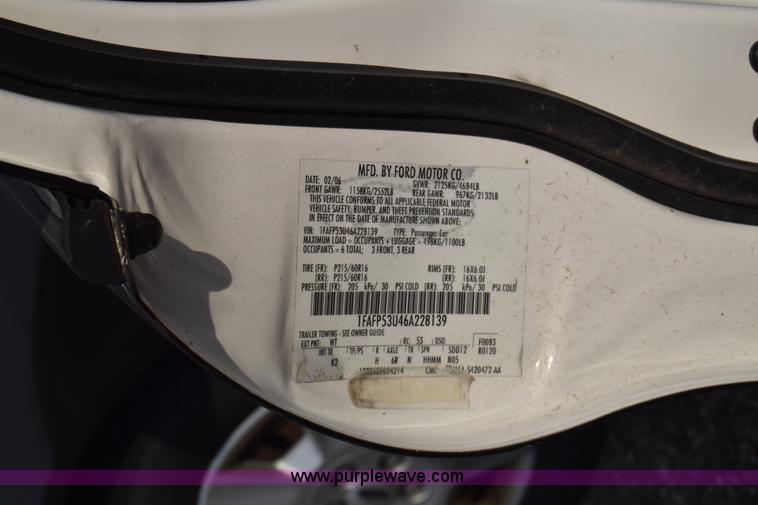 image for item L3766 2006 Ford Taurus SE