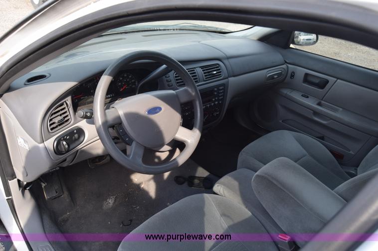 image for item L3766 2006 Ford Taurus SE