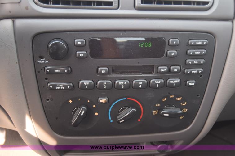 image for item L3766 2006 Ford Taurus SE