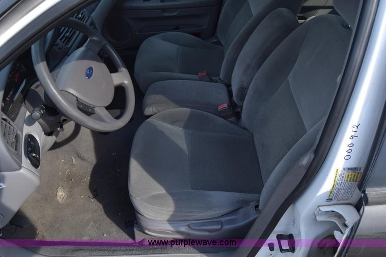 image for item L3766 2006 Ford Taurus SE