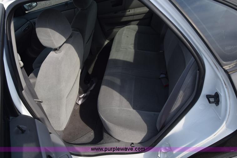 image for item L3766 2006 Ford Taurus SE