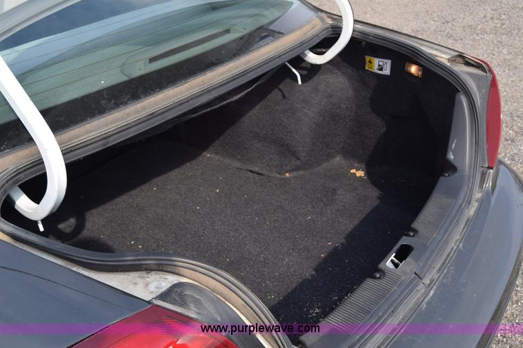 image for item L3766 2006 Ford Taurus SE