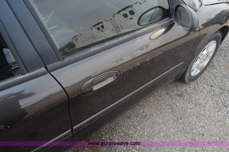 image for item L3766 2006 Ford Taurus SE