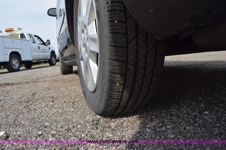 image for item L3766 2006 Ford Taurus SE