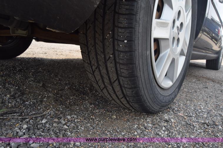 image for item L3766 2006 Ford Taurus SE