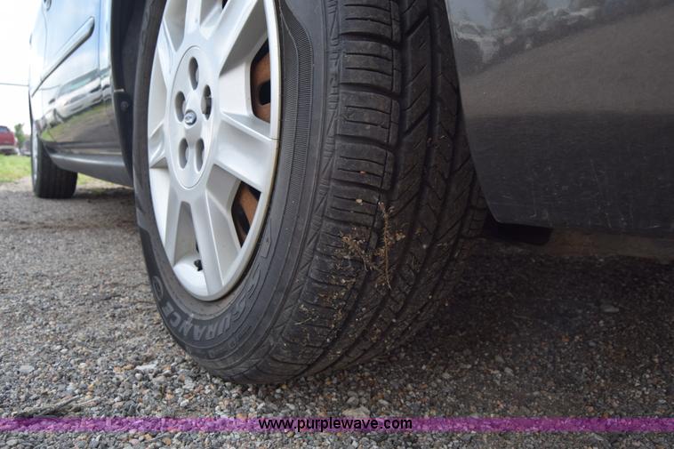 image for item L3766 2006 Ford Taurus SE