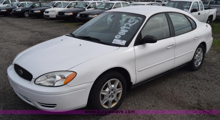 image for item L3767 2006 Ford Taurus SE