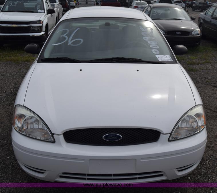 image for item L3767 2006 Ford Taurus SE