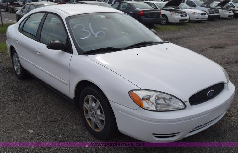 image for item L3767 2006 Ford Taurus SE