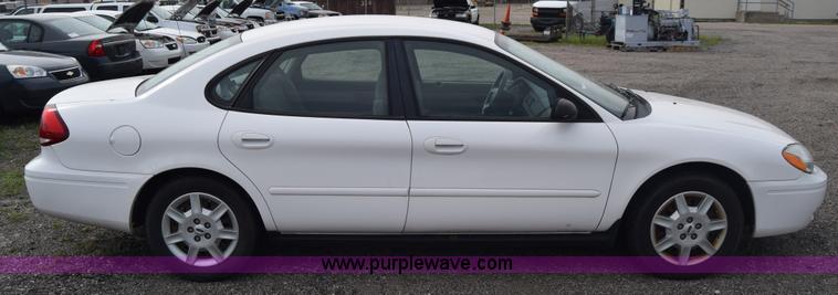 image for item L3767 2006 Ford Taurus SE