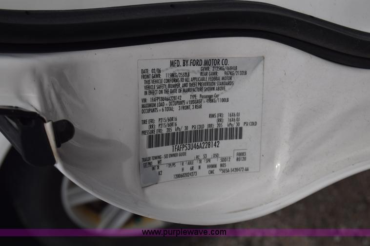 image for item L3767 2006 Ford Taurus SE